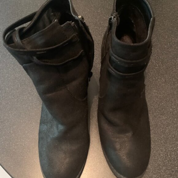 Black Zip Ankle Wedge Boots! - Picture 5 of 5